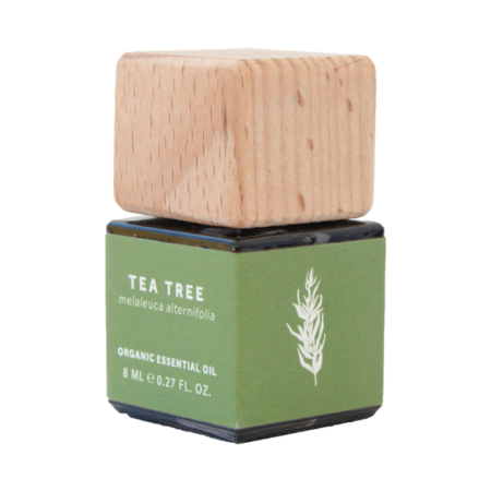 Tea tree er kendt for sin alsidighed og et must-have til dit skønhedssæt. Det kan fremme beroligende og udseende af sundt udseende hår, hud og negle.