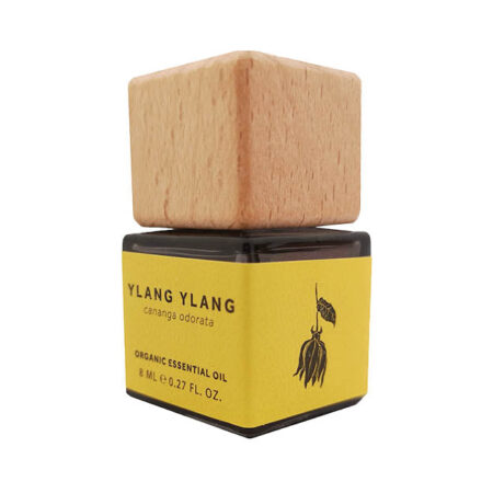 Ylang Ylang er Østens svar på lavendel - kendt for at være beroligende. Desuden er Ylang Ylang naturligt antiseptisk og anti-inflammatorisk